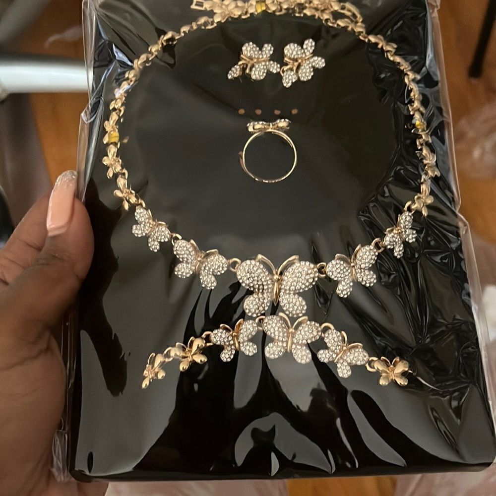 - Womens butterfly necklace set-Gold